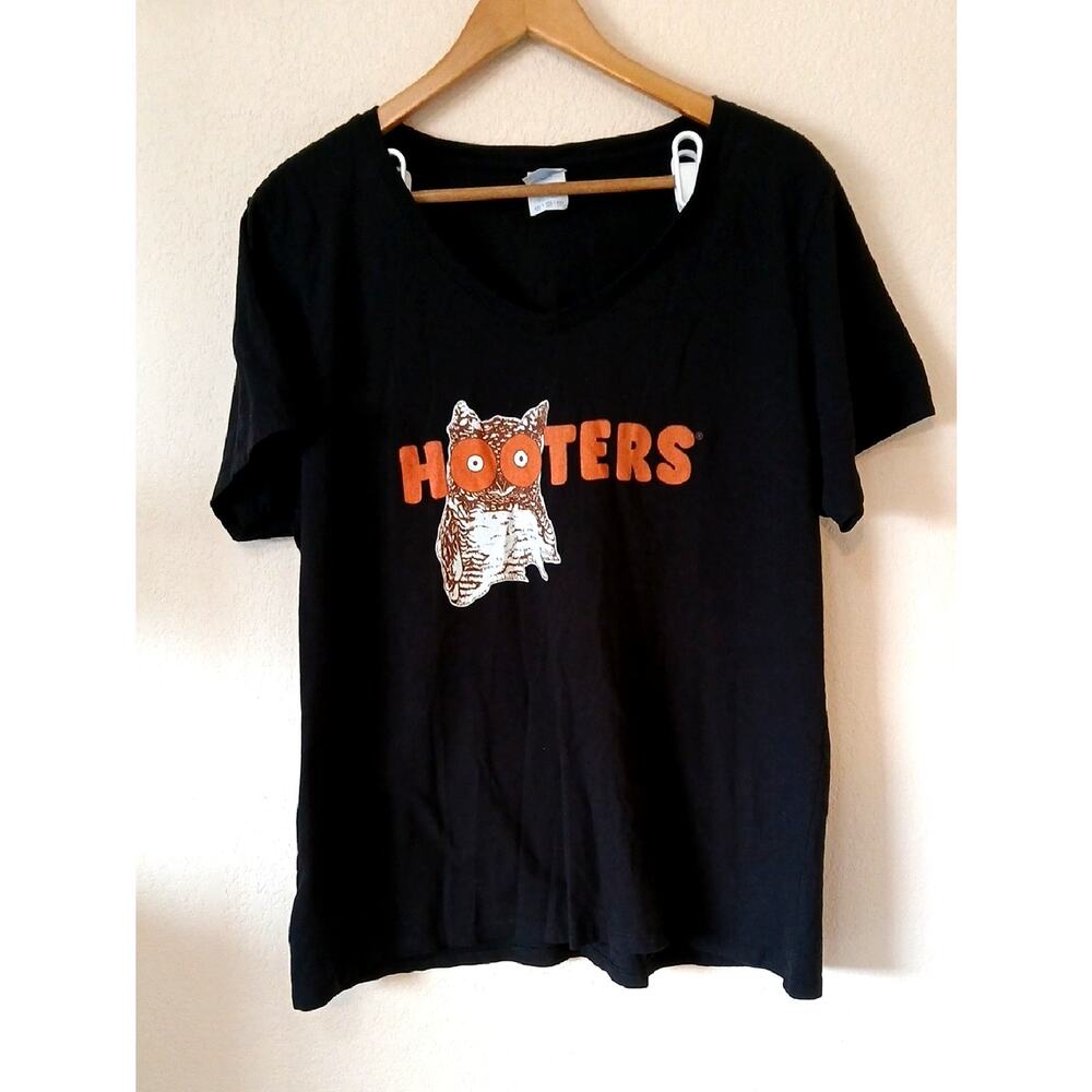 Vintage Hooters V-neck Short Sleeve Tee Shirt